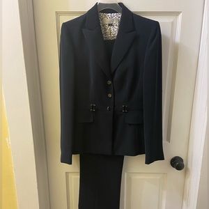 Navy Tahari pants suit, like new